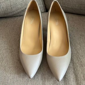 MICHAEL Michael Kors gray leather pumps